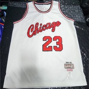 Mitchell & Ness Michael Jordan Chicago Bulls 1984-85 White Jersey